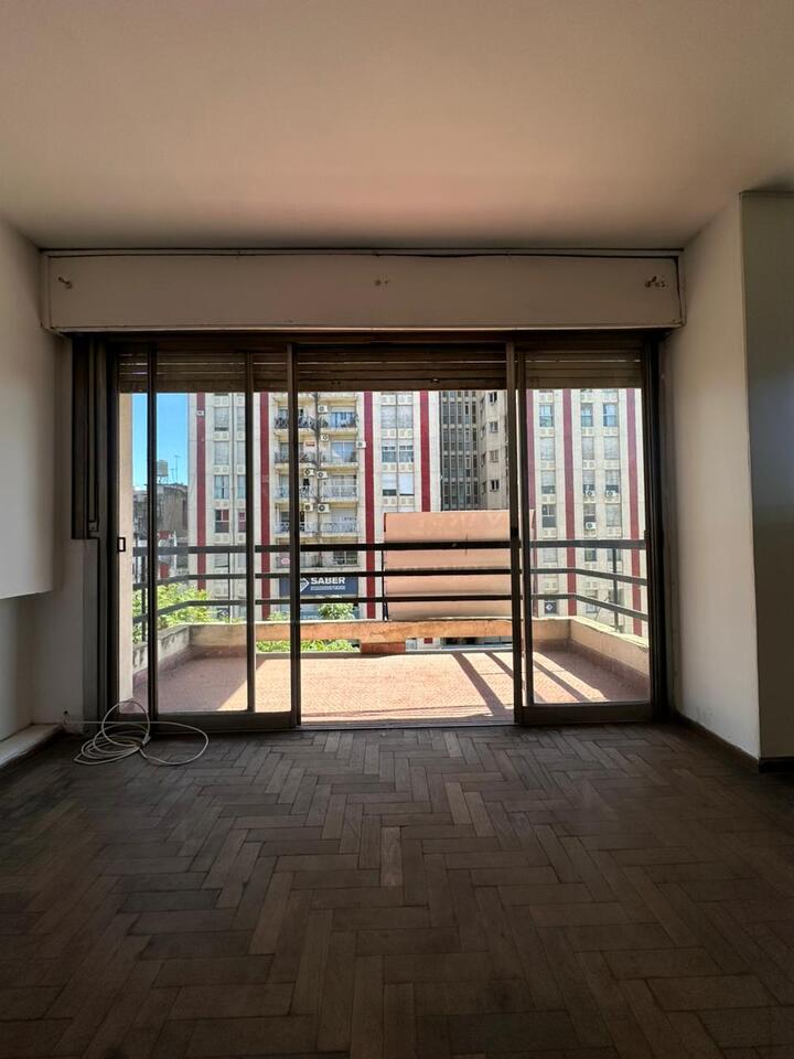 Piso en venta 3 dormitorios y medio externo, a metros de Nueva C&o...